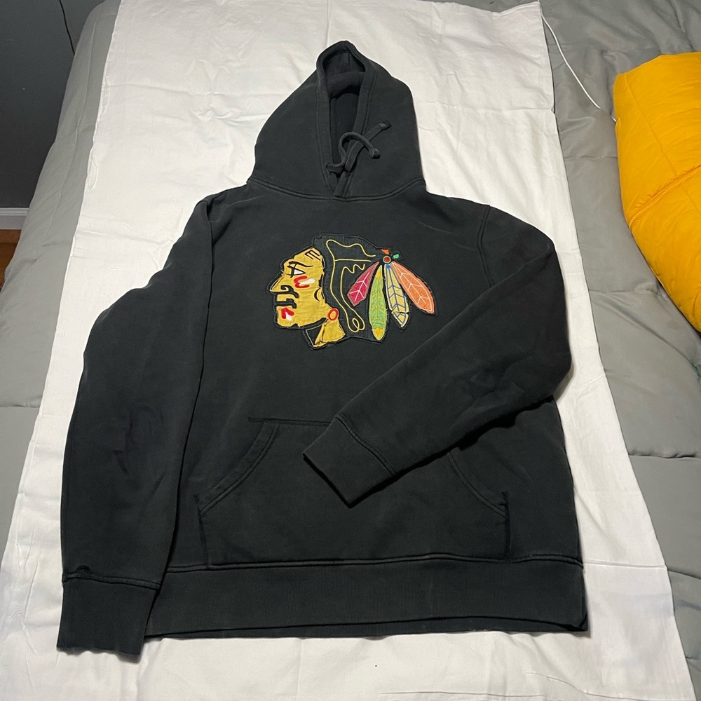 Blackhawks Distressed Pullover hoodie